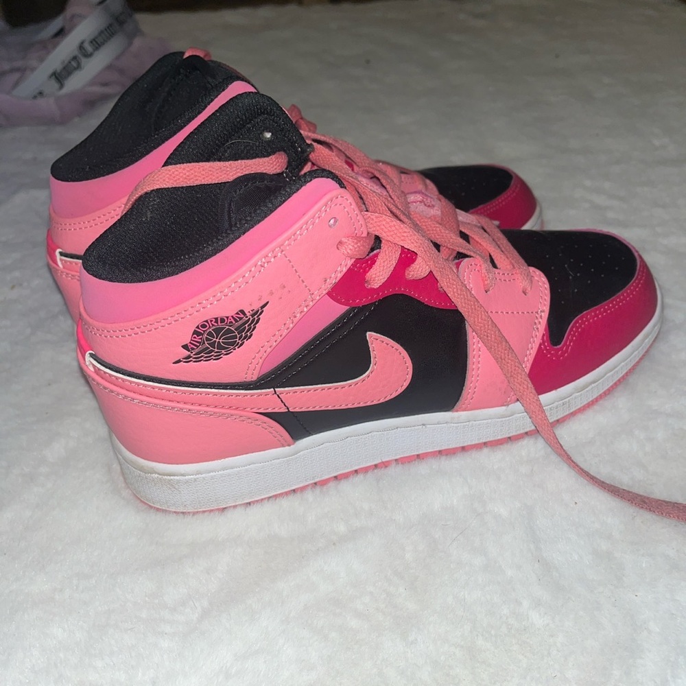 Nike Jordan 1 mids